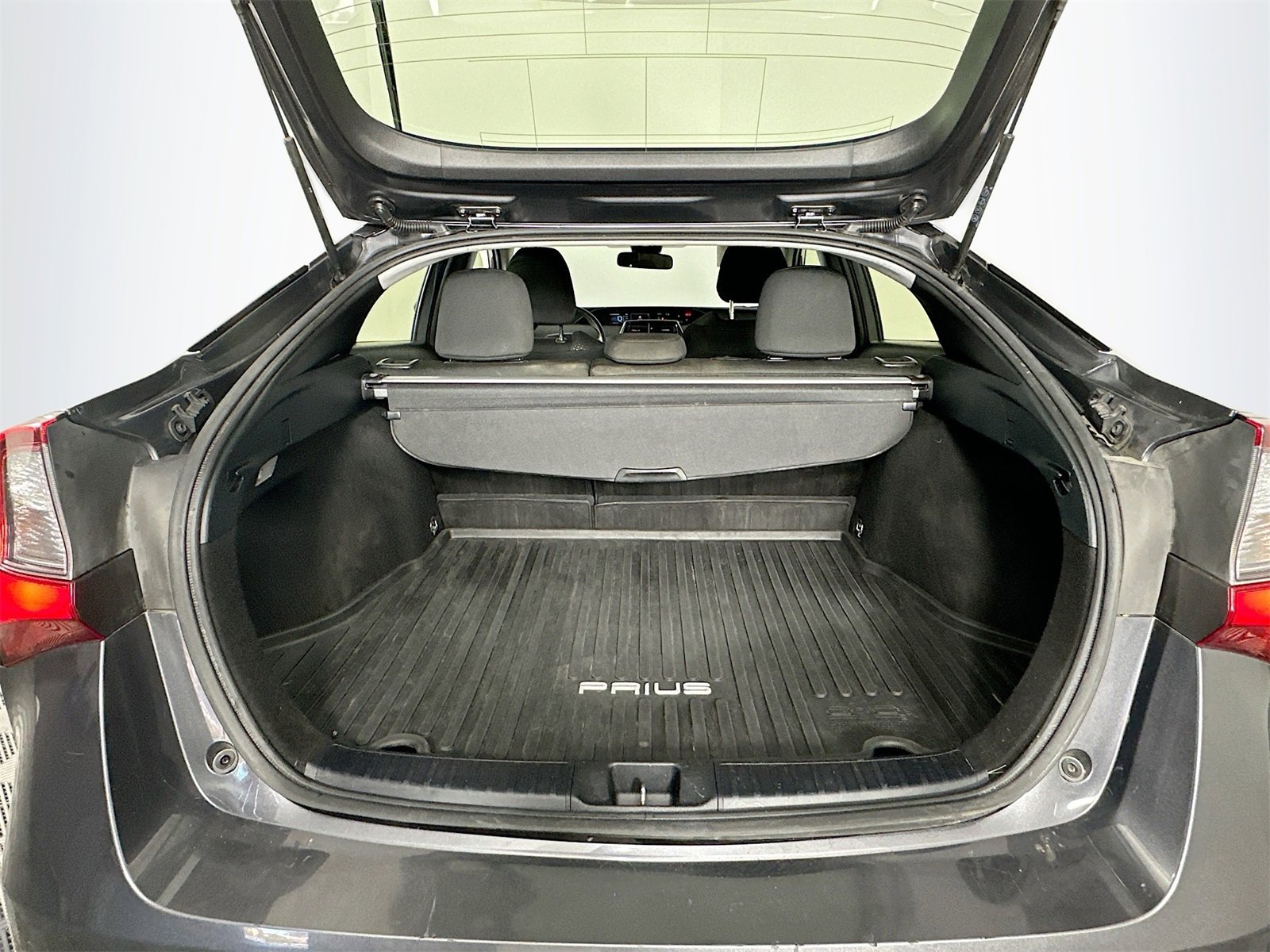 Used 2021 Toyota Prius LE image 23