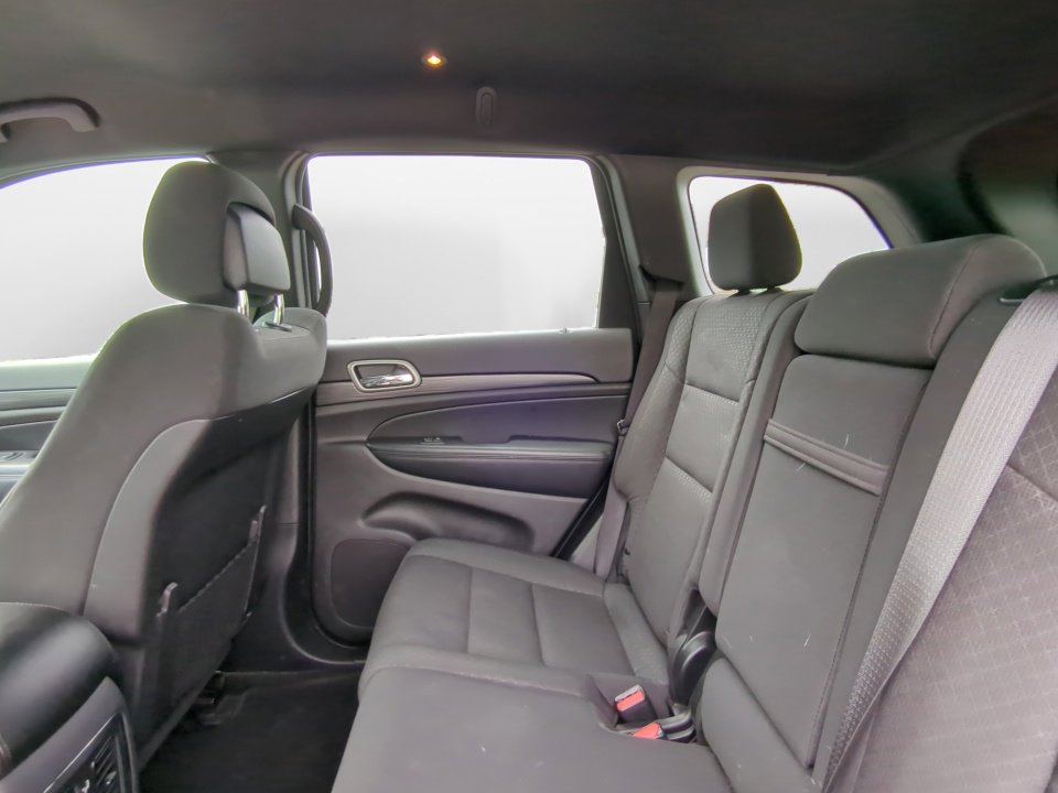 Used 2019 Jeep Grand Cherokee Laredo w/ Security & Convenience Group AWD/4WD image 15