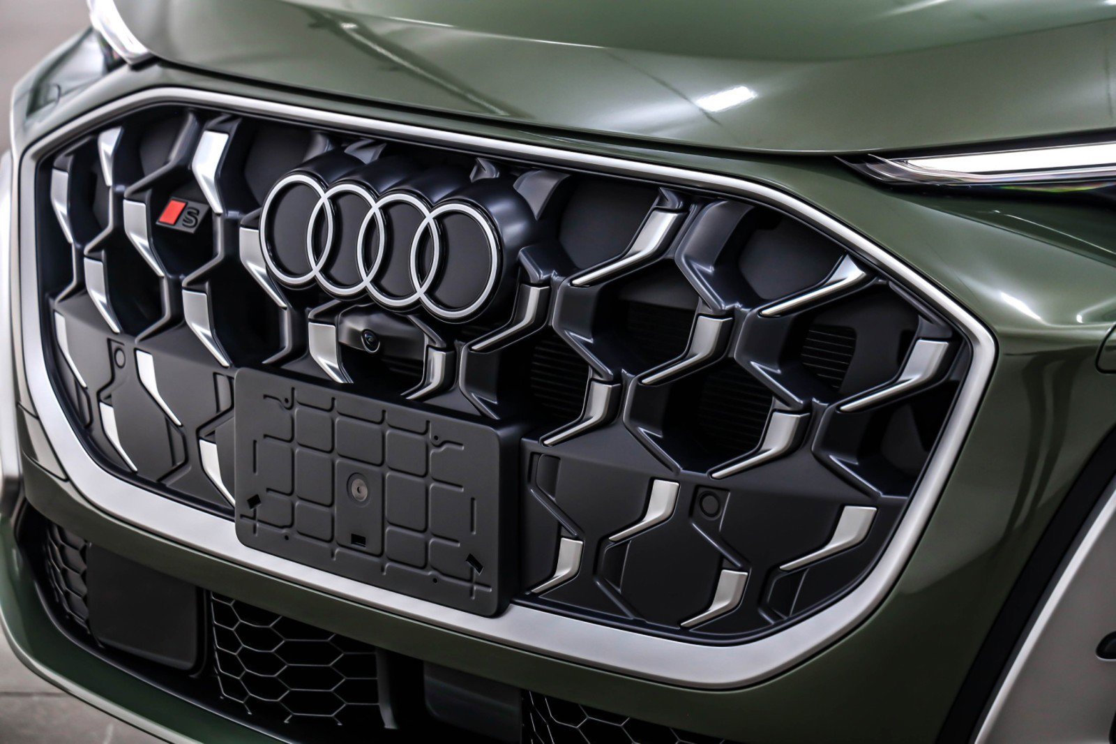 New 2025 Audi SQ5 Premium Plus image 13