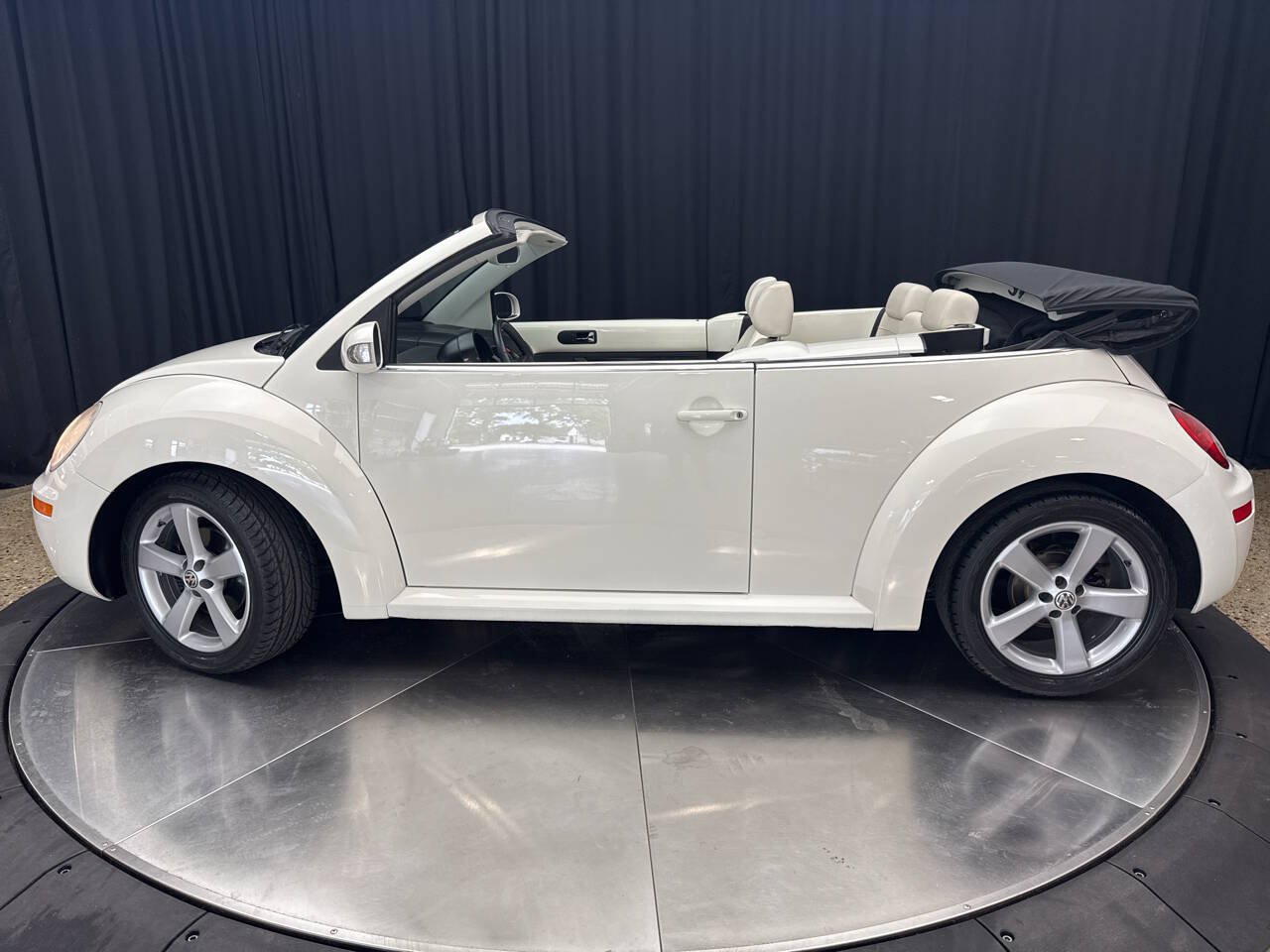 Used 2007 Volkswagen Beetle Triple White Edition FWD image 3