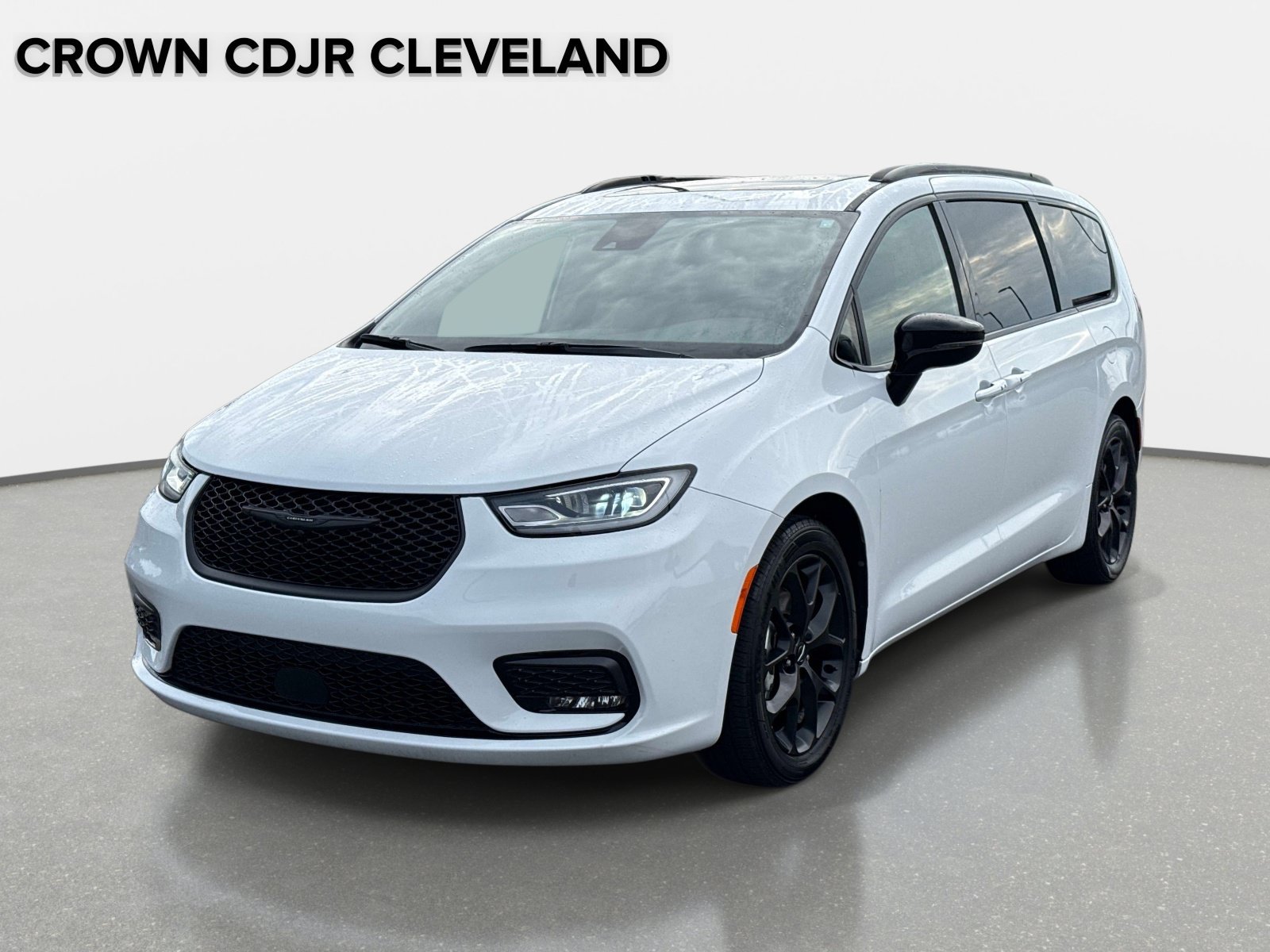 Used 2025 Chrysler Pacifica Limited FWD image 9
