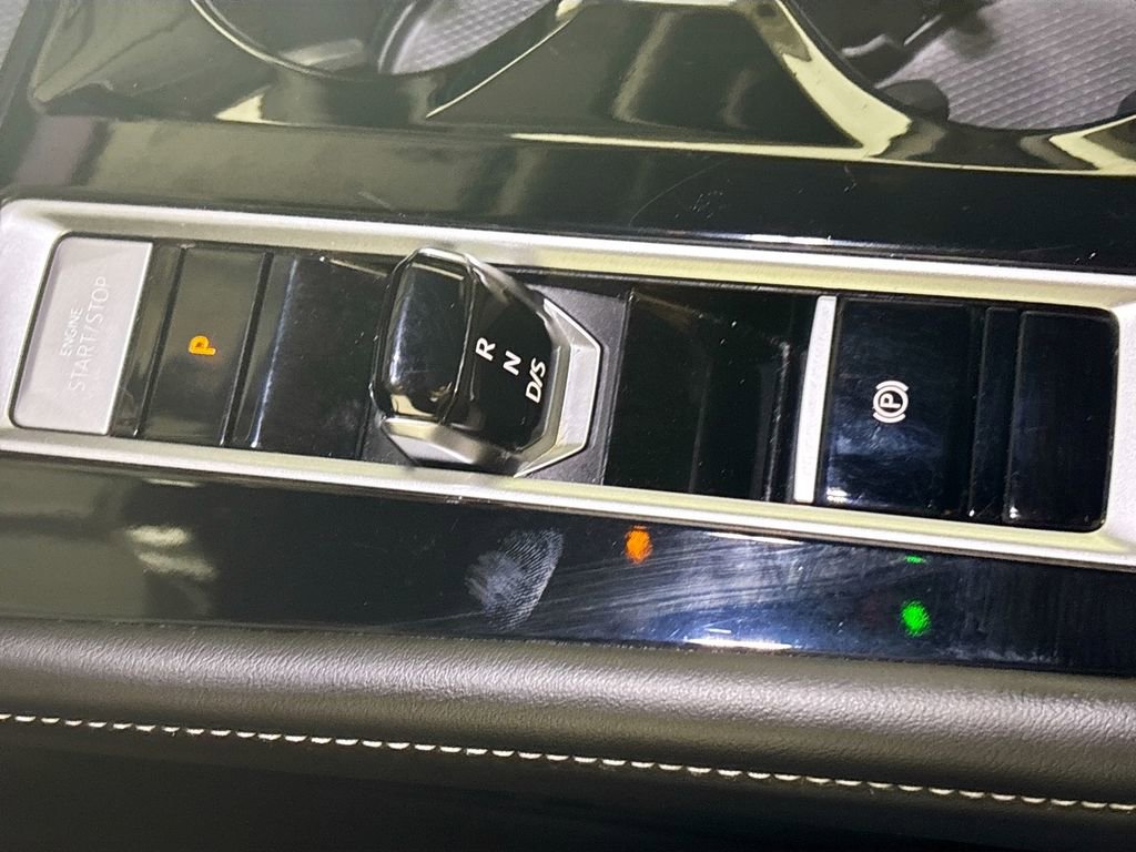 Certified 2024 Volkswagen Atlas Cross Sport SE image 17