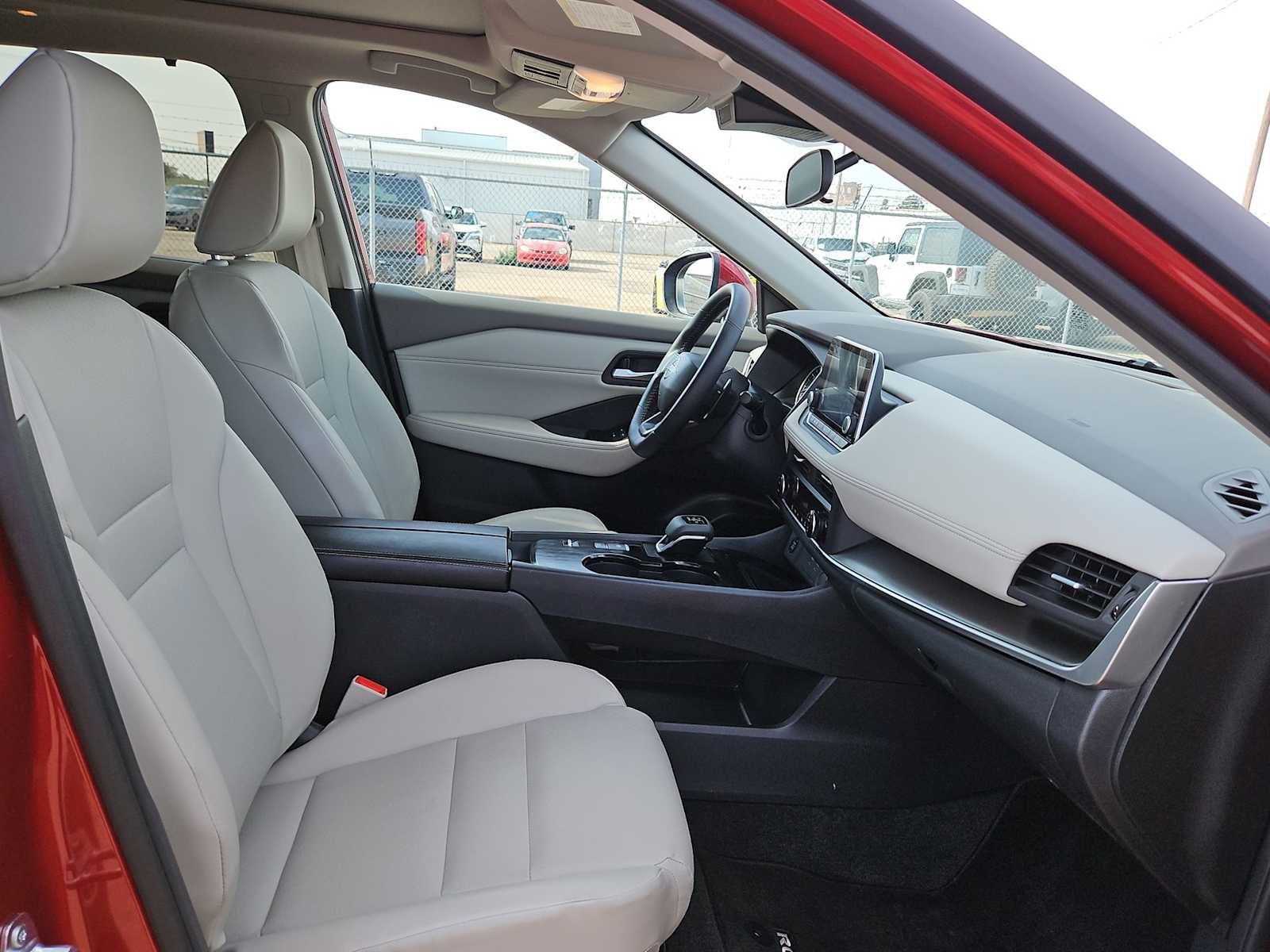 Used 2026 Nissan Rogue SV w/ SV Premium Package FWD image 17