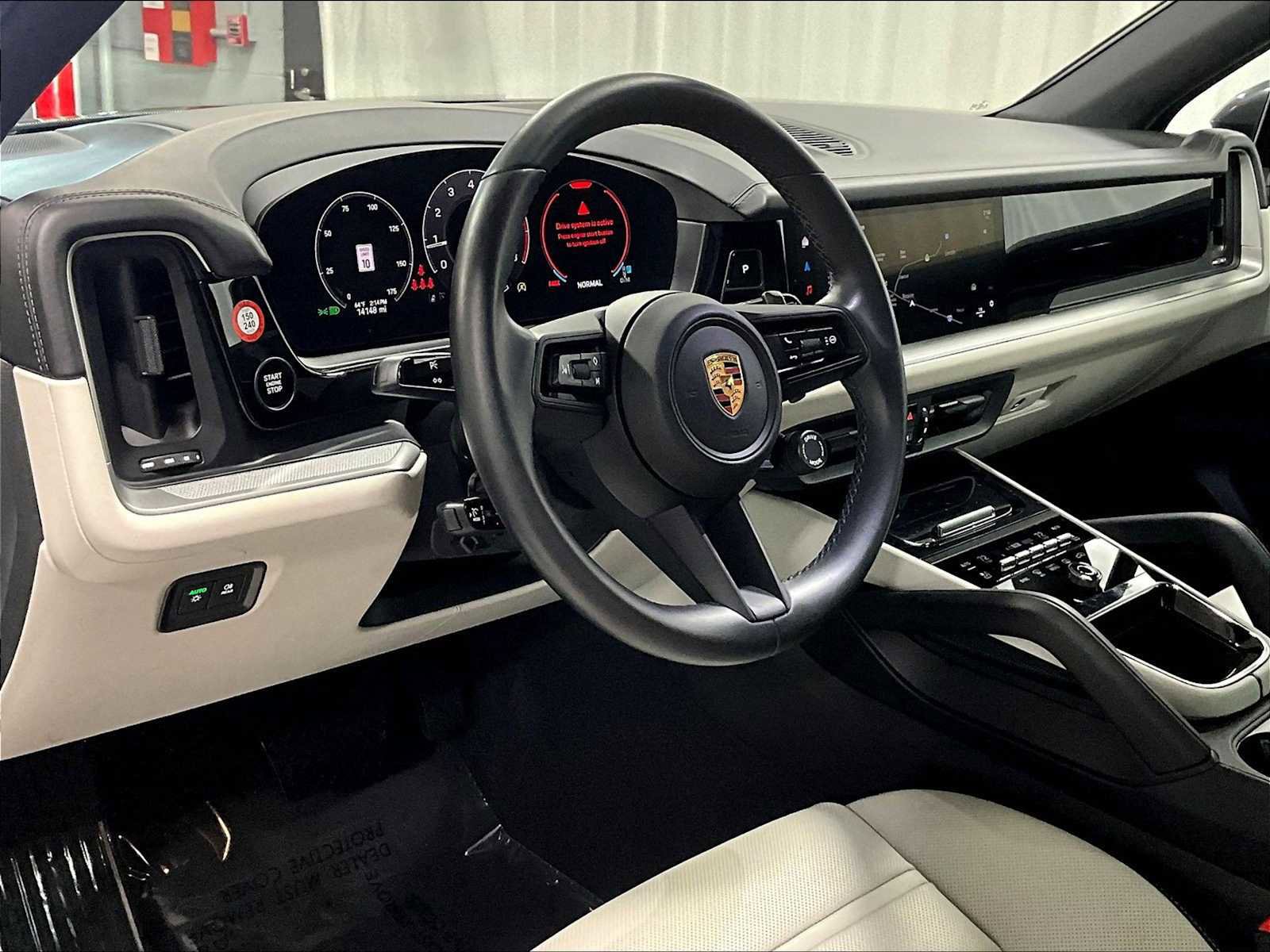 Used 2025 Porsche Cayenne image 6