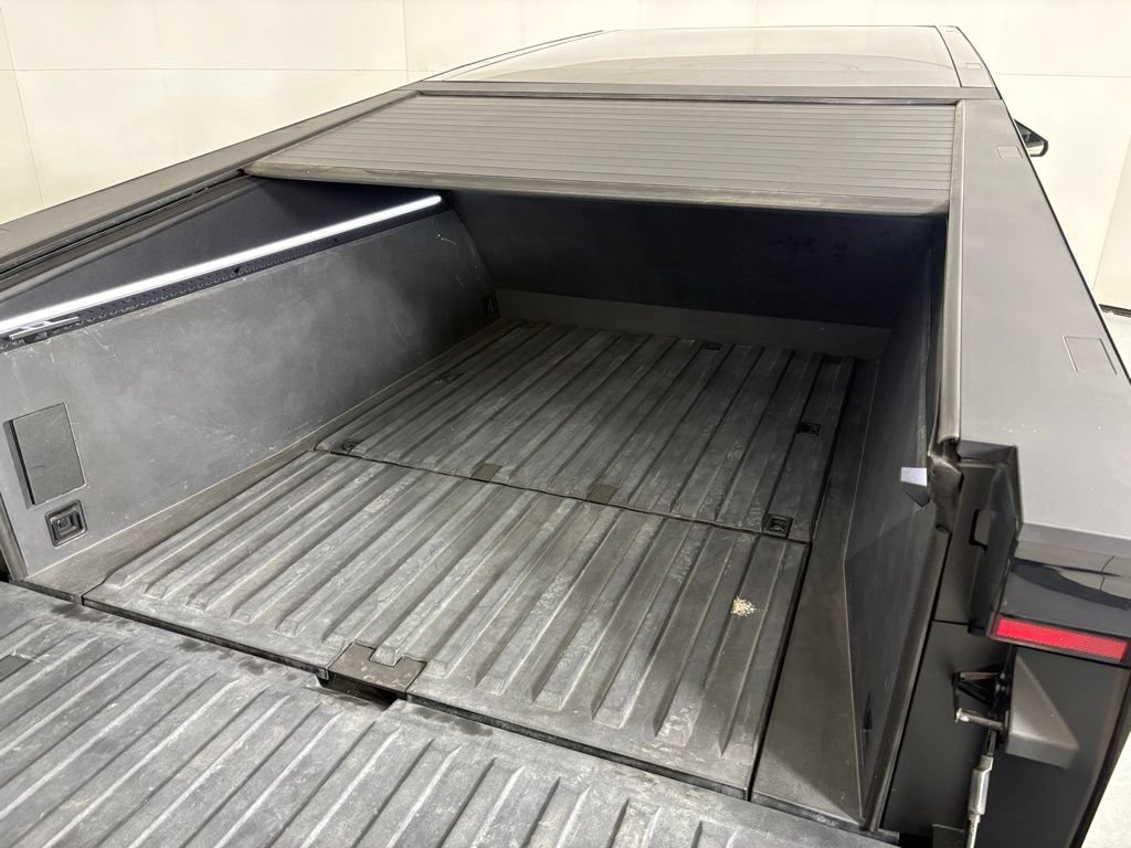 Used 2024 Tesla Cybertruck AWD Crew Cab image 16
