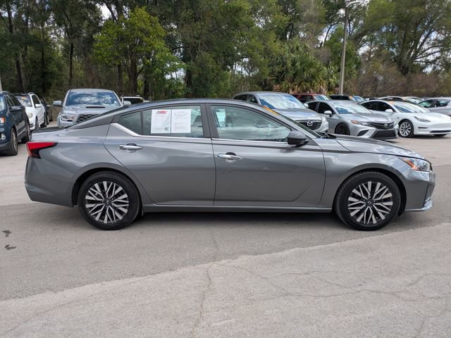 Used 2024 Nissan Altima 2.5 SV FWD image 3