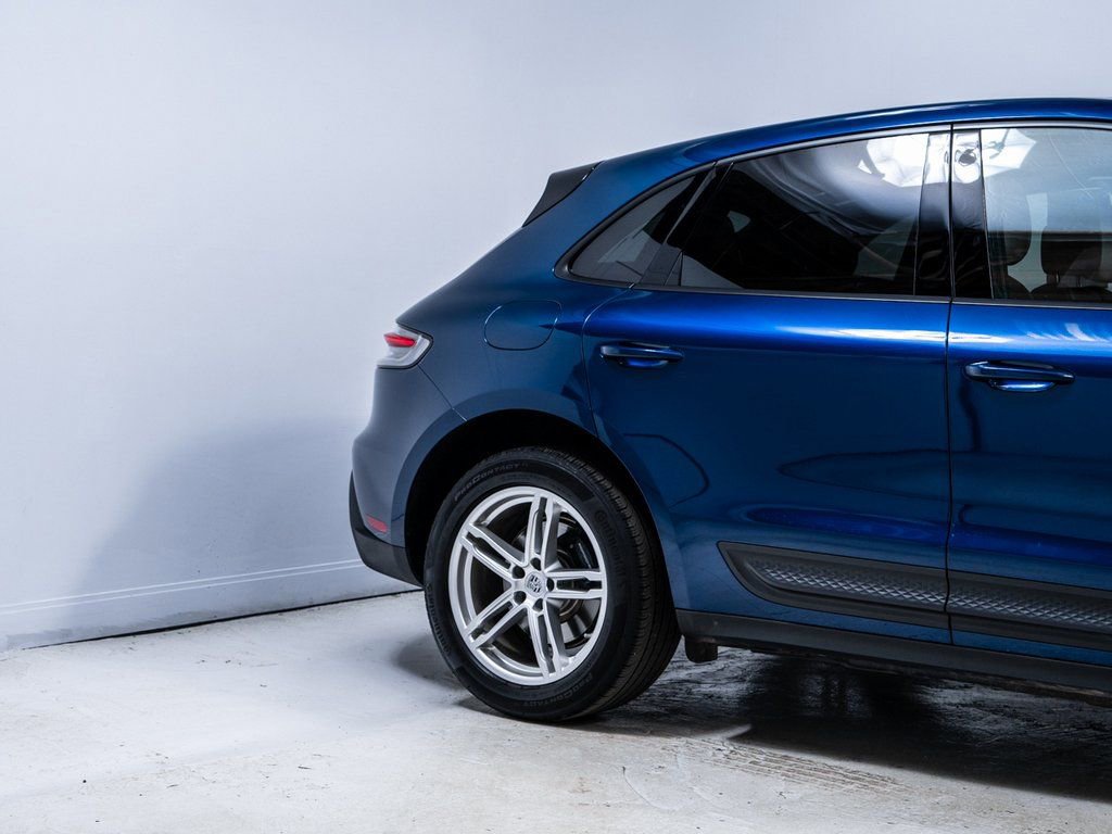 Used 2023 Porsche Macan image 11