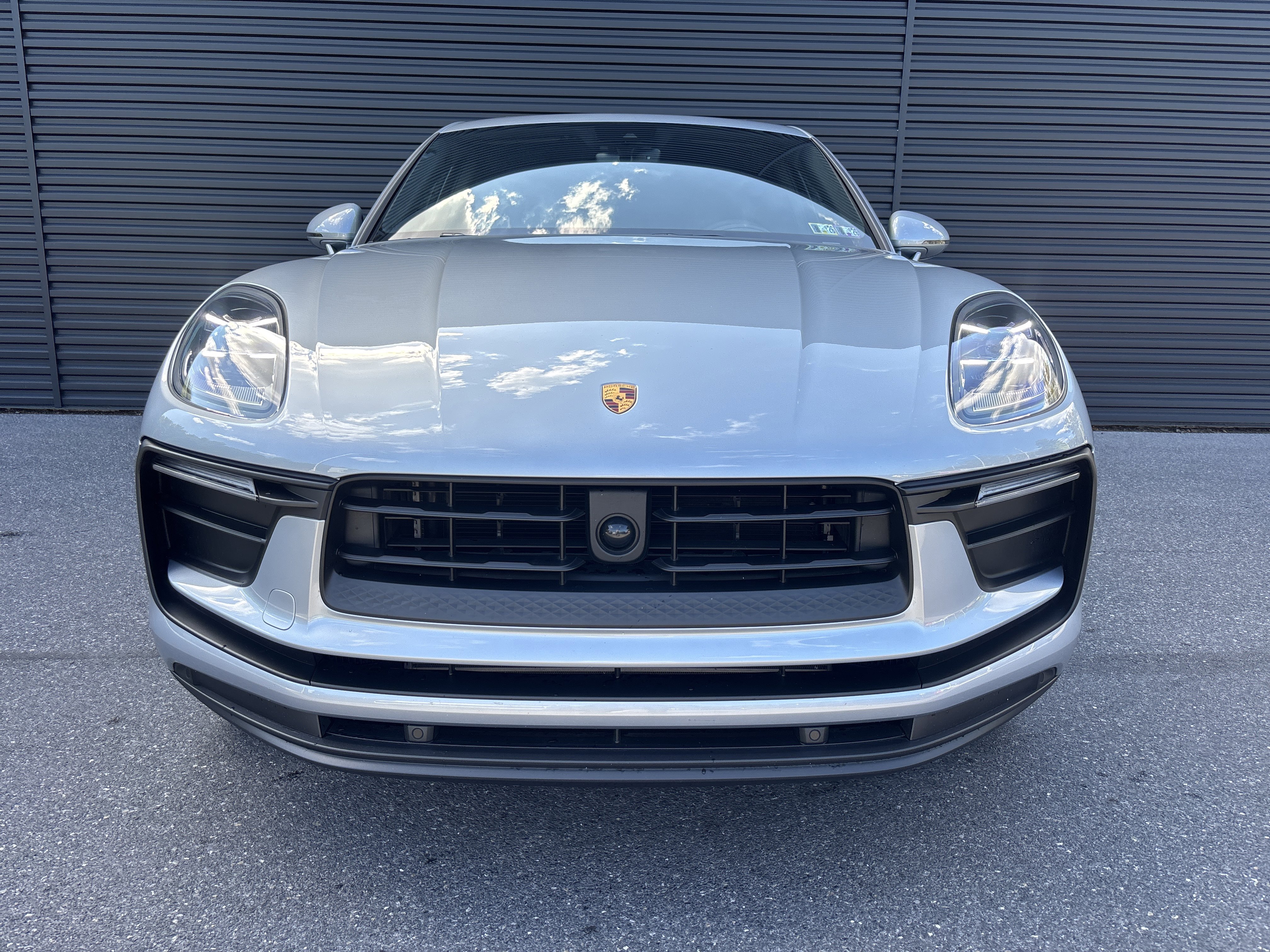 Certified 2025 Porsche Macan image 8