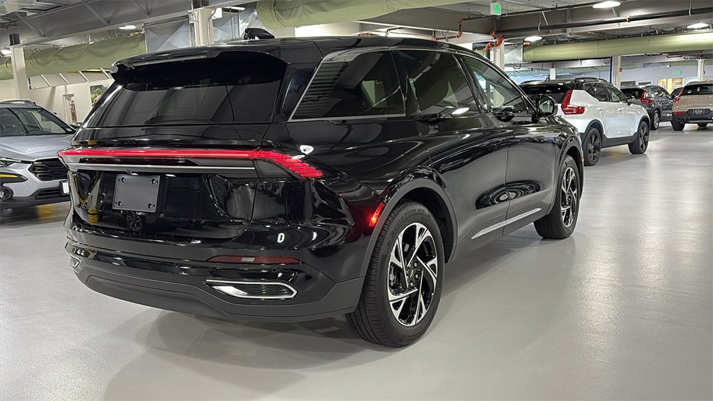 Used 2025 Lincoln Nautilus Premier w/ Equipment Group 102A image 2