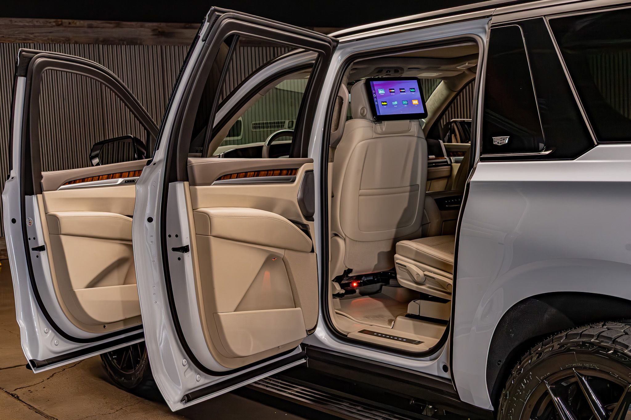 Used 2026 Cadillac Escalade ESV Platinum Sport w/ LPO, Floor Liner Package image 29