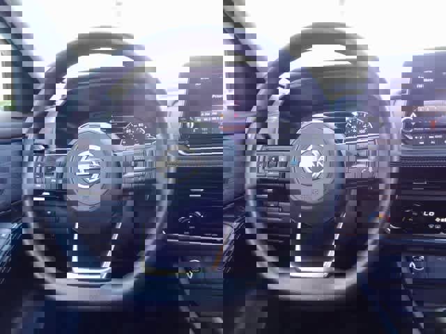 Used 2023 Nissan Rogue SV image 12