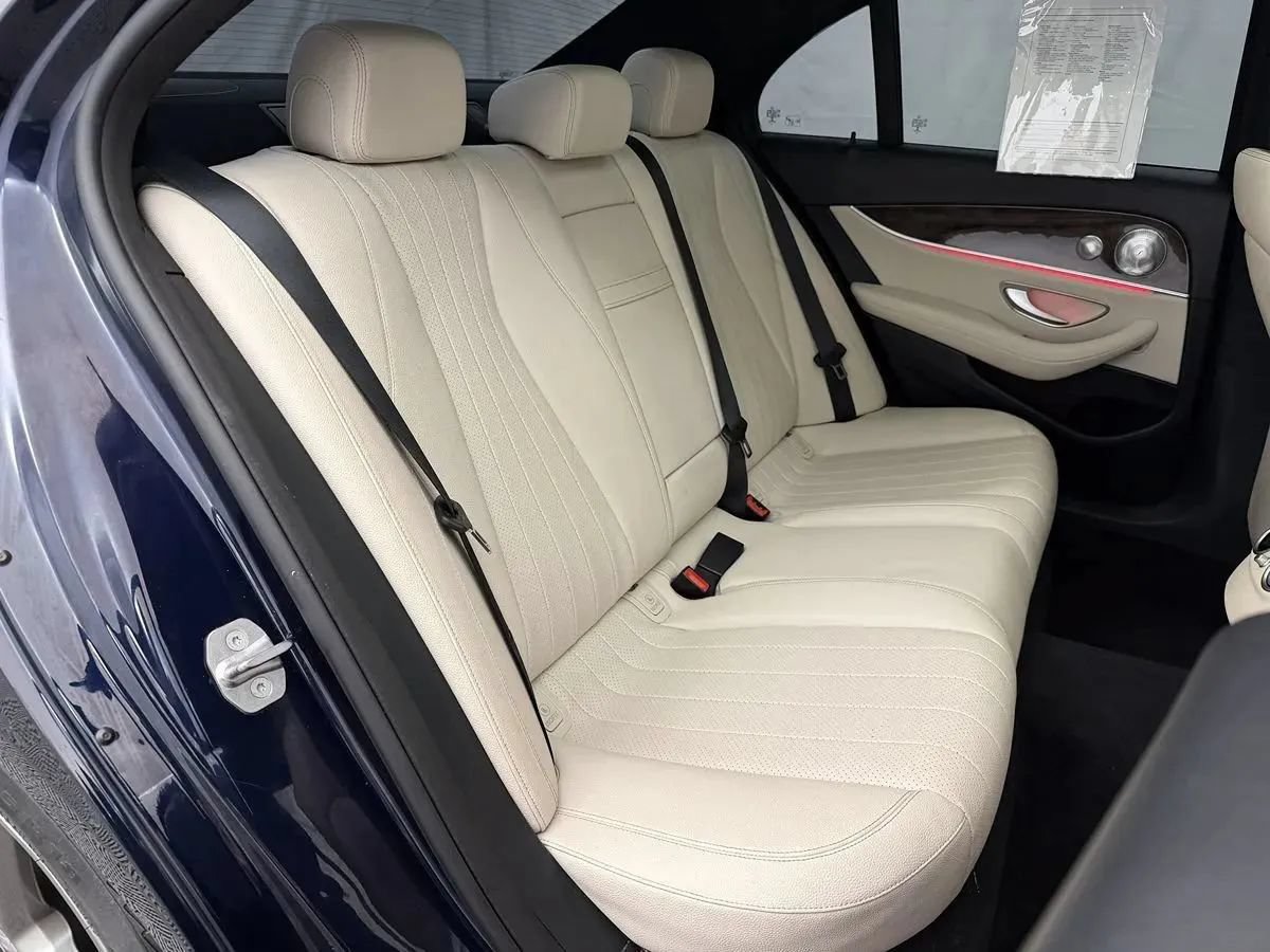 Used 2017 Mercedes-Benz E 300 4MATIC image 39