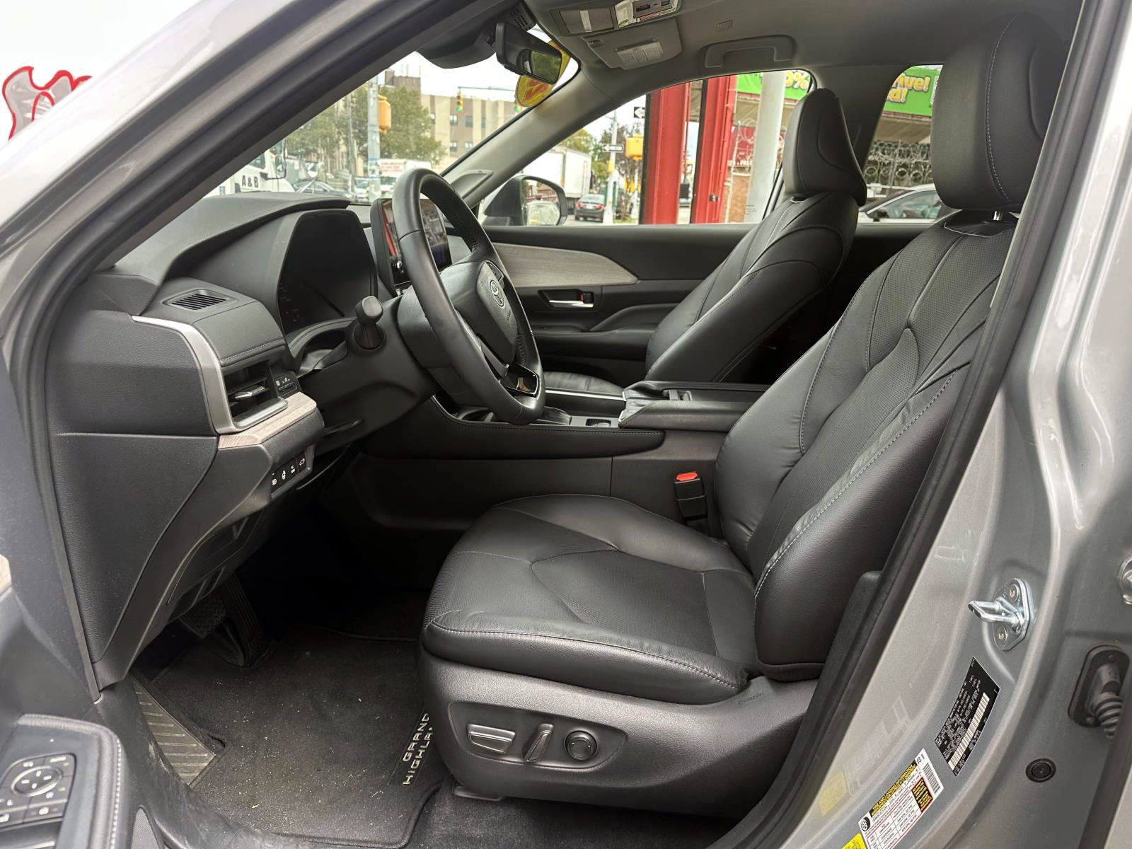 Used 2024 Toyota Grand Highlander AWD Hybrid image 12