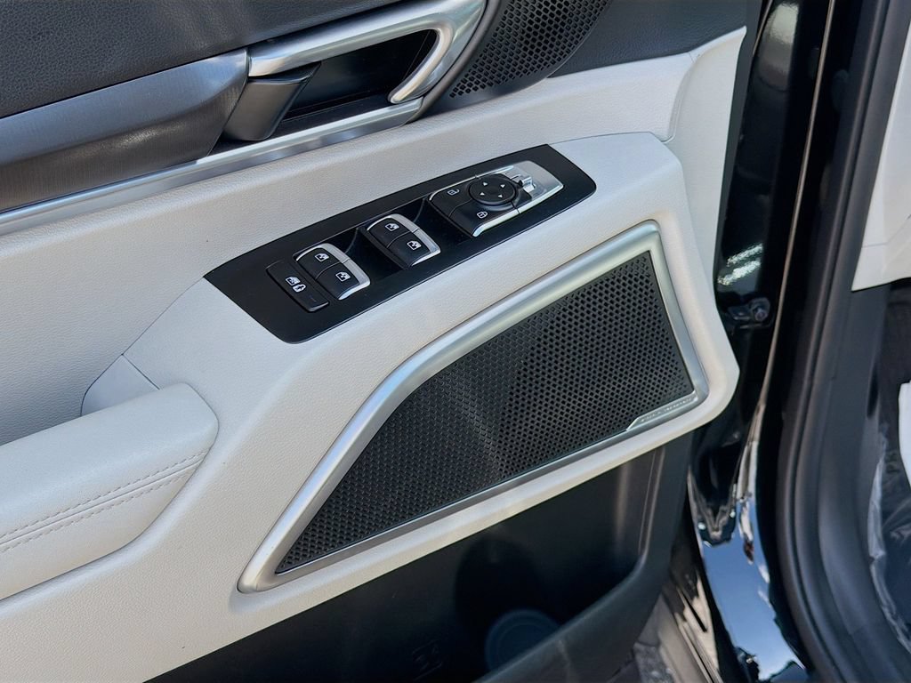 Certified 2024 Kia Telluride S FWD image 21