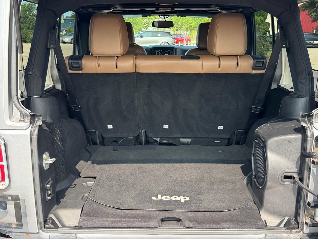 Used 2013 Jeep Wrangler Unlimited Sahara w/ Dual Top Group AWD/4WD image 5
