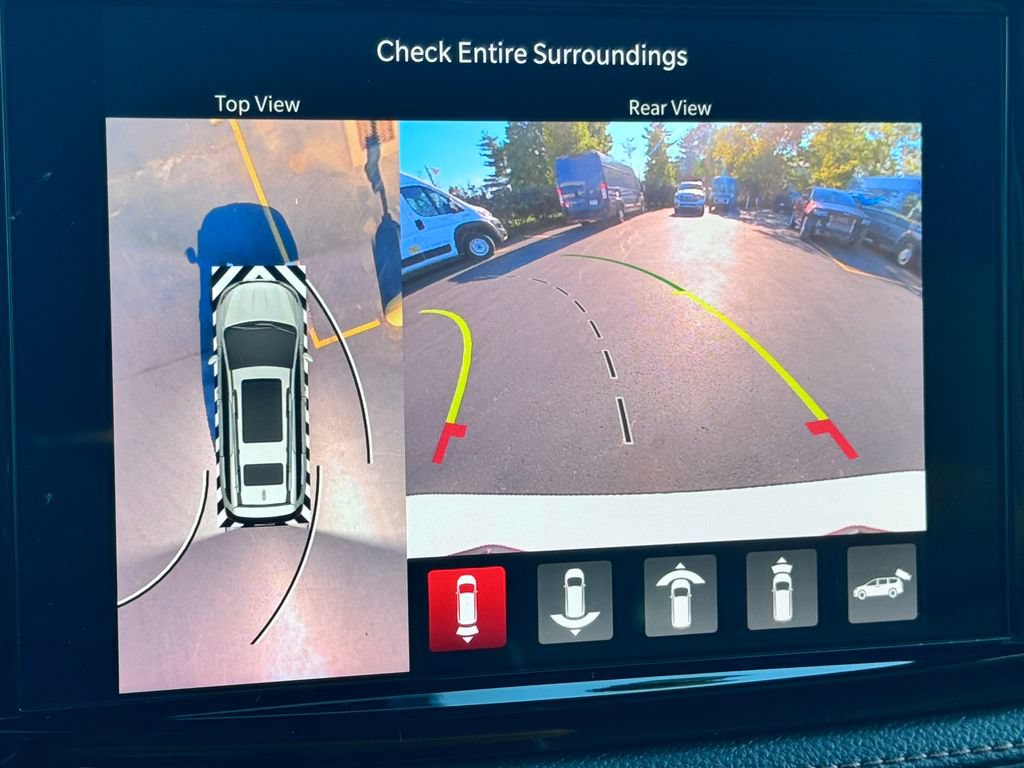 Used 2024 Chrysler Pacifica Pinnacle FWD image 36