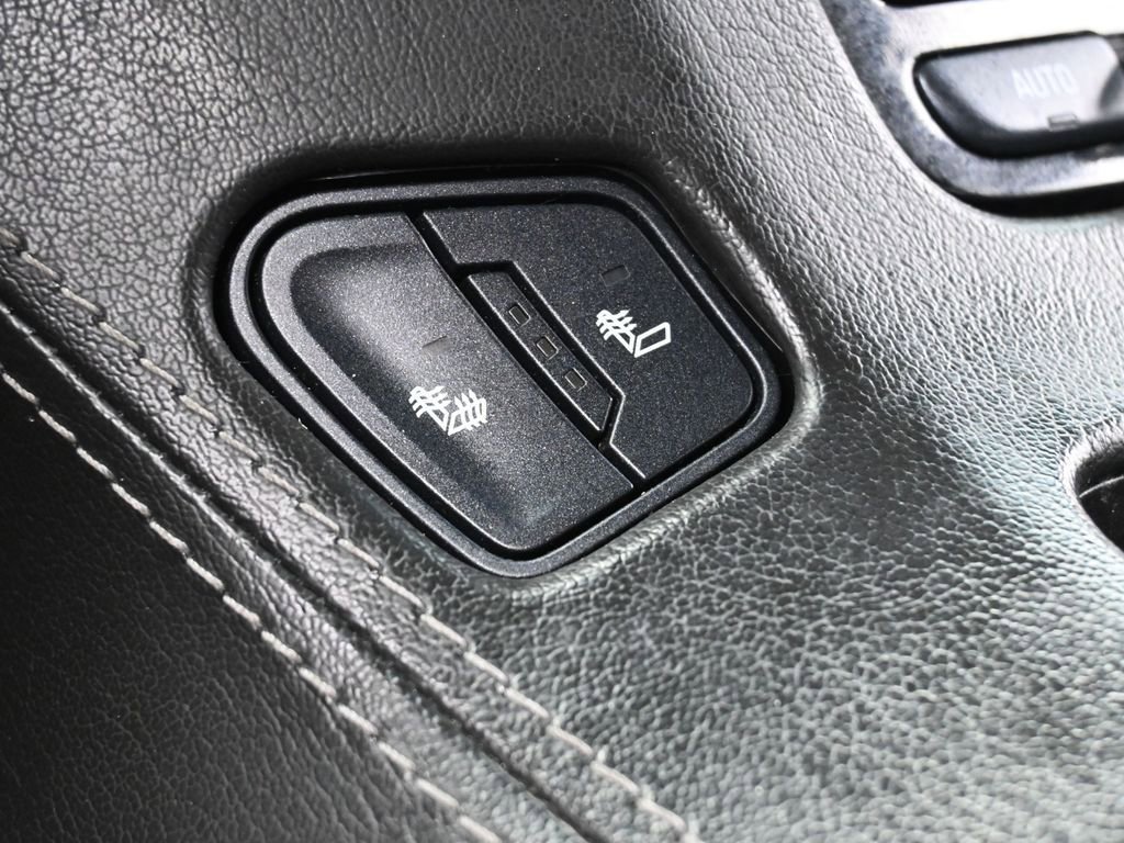 Used 2018 Chevrolet Suburban LT image 33