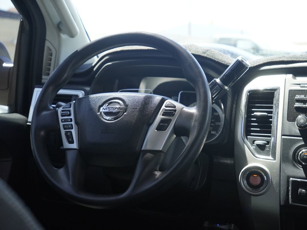 Used 2017 Nissan Titan SV RWD image 29