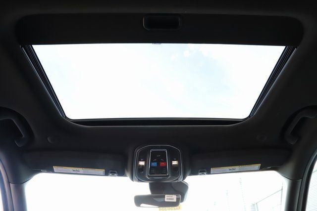 New 2025 Jeep Grand Cherokee Altitude AWD/4WD image 18