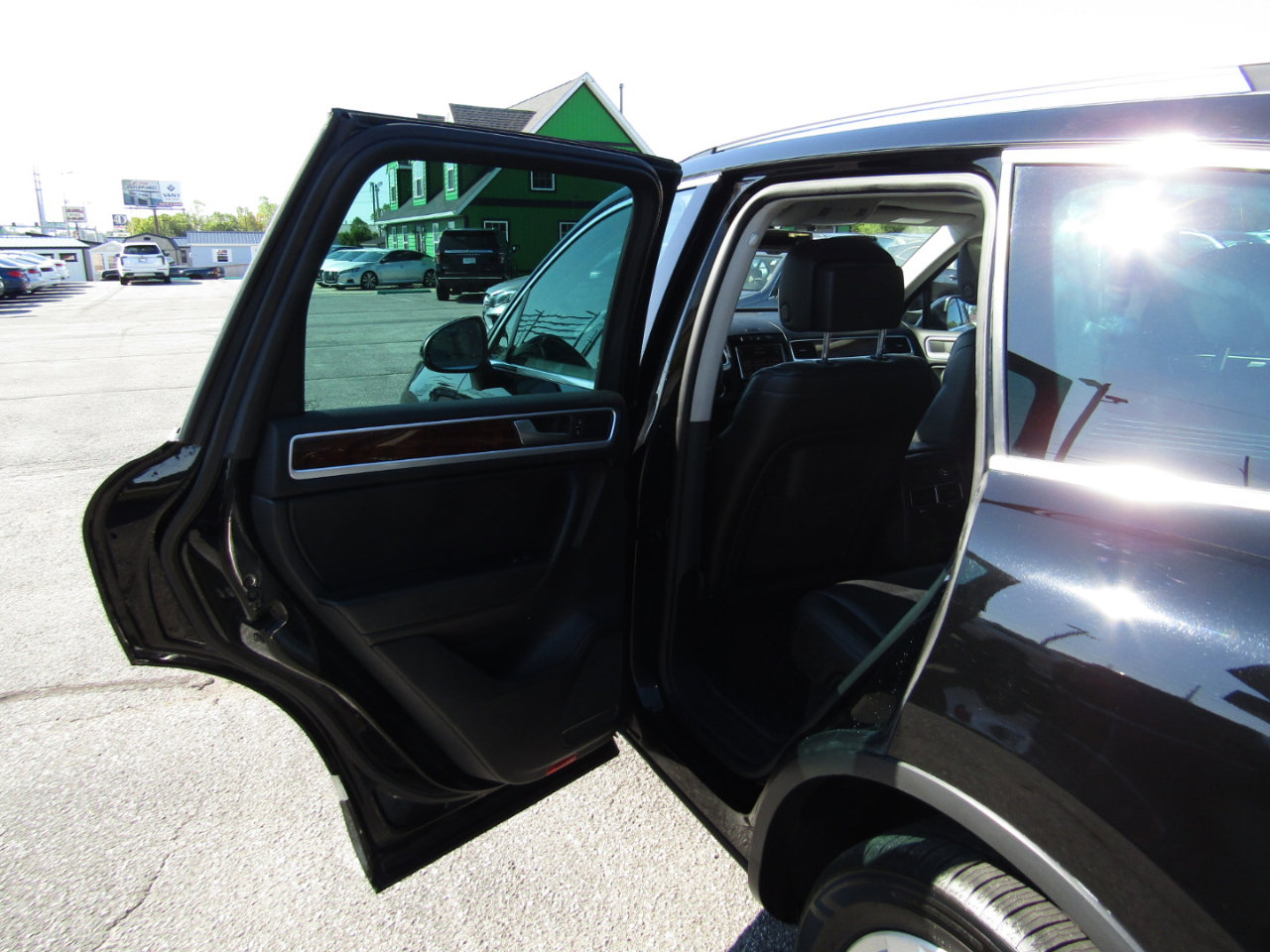 Used 2014 Volkswagen Touareg VR6 image 17