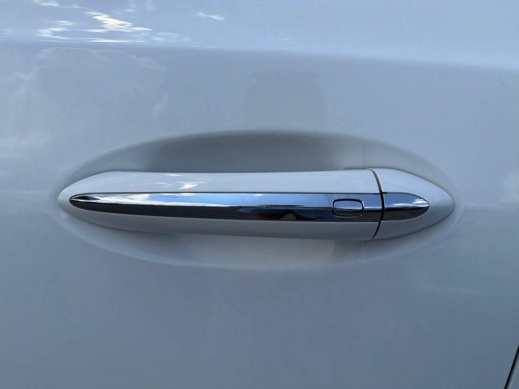 Used 2019 Buick Enclave Essence FWD image 28