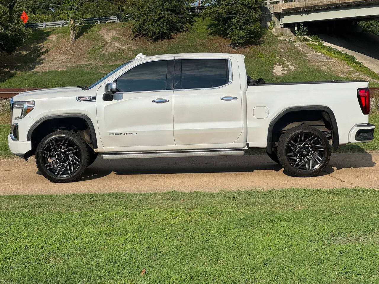 Used 2019 GMC Sierra 1500 Denali w/ Denali Ultimate Package AWD/4WD image 2