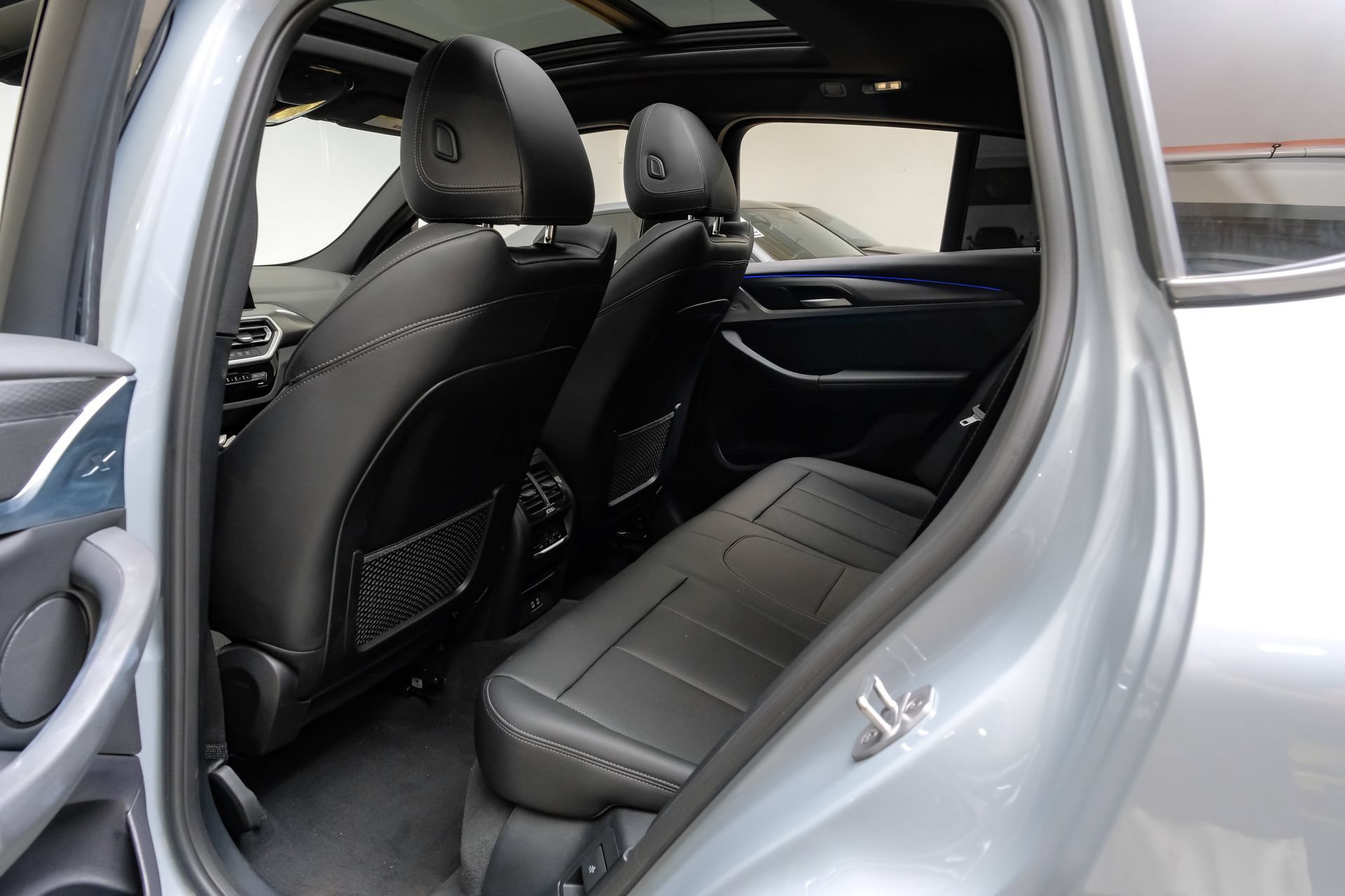 Used 2024 BMW X4 xDrive30i w/ M Sport Package AWD/4WD image 41