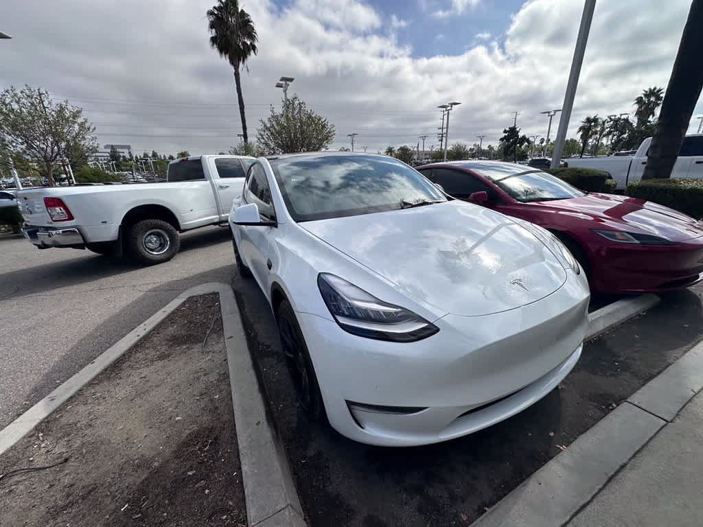 Used 2022 Tesla Model Y Long Range AWD/4WD image 2