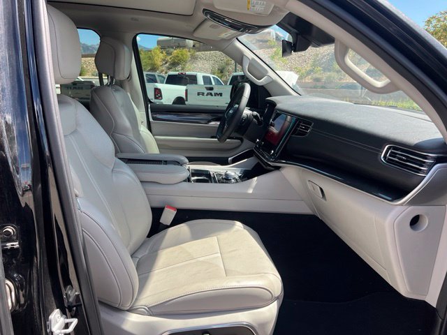 Used 2022 Jeep Wagoneer Series I w/ Premium Group I AWD/4WD image 14