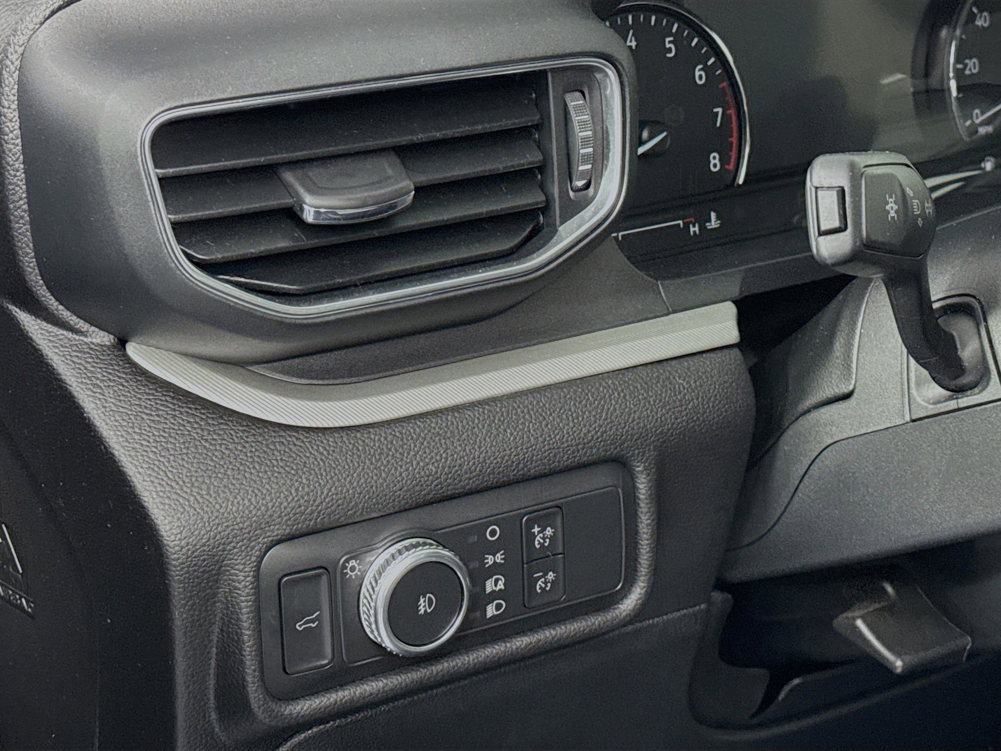 Used 2022 Ford Explorer XLT w/ Equipment Group 202A image 10