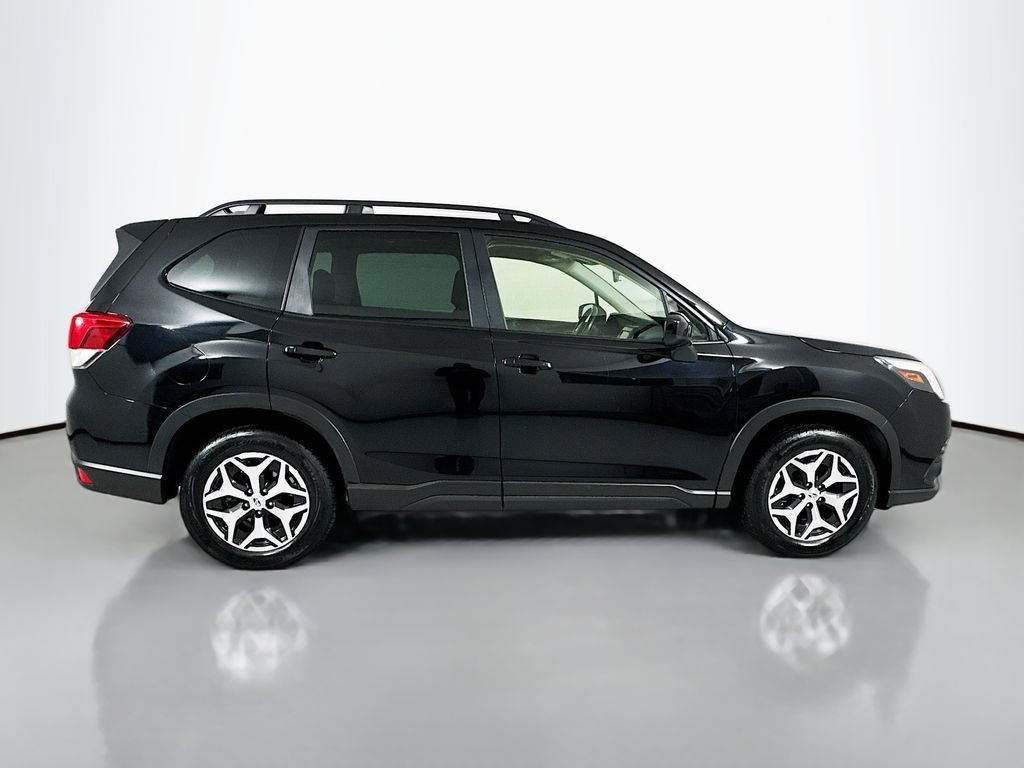 Used 2022 Subaru Forester Premium AWD/4WD image 8