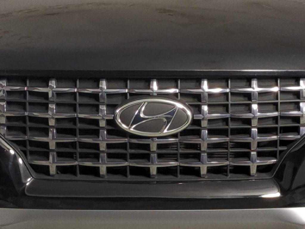 Used 2025 Hyundai Venue SEL FWD image 4