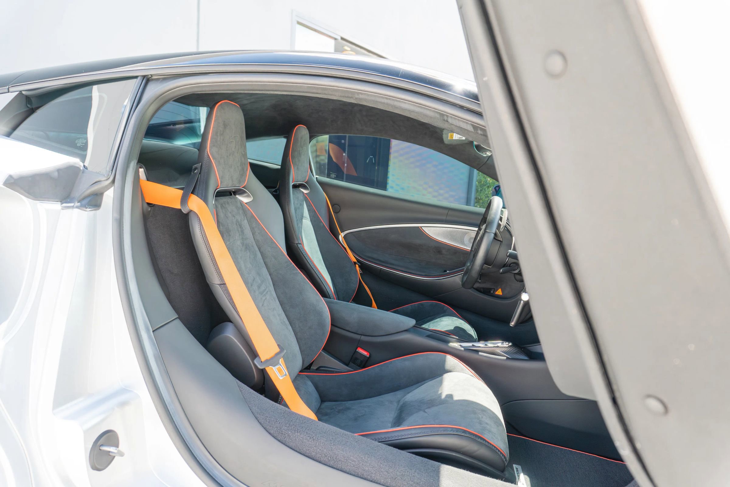 Used 2023 McLaren Artura RWD image 53