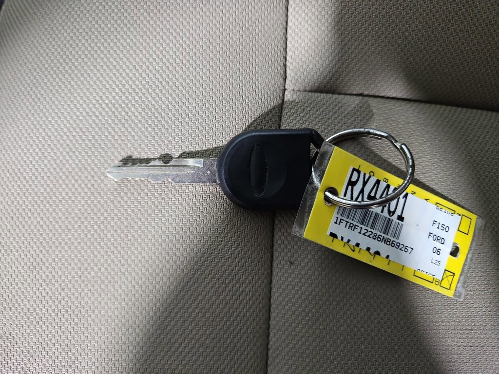 Used 2006 Ford F150 STX image 26