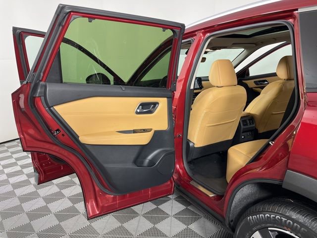 Used 2023 Nissan Rogue Platinum w/ Platinum Premium Package image 44