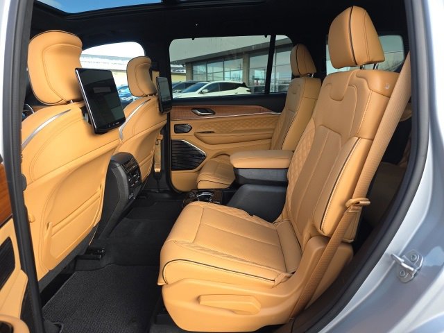 Used 2024 Jeep Grand Cherokee L Summit image 41