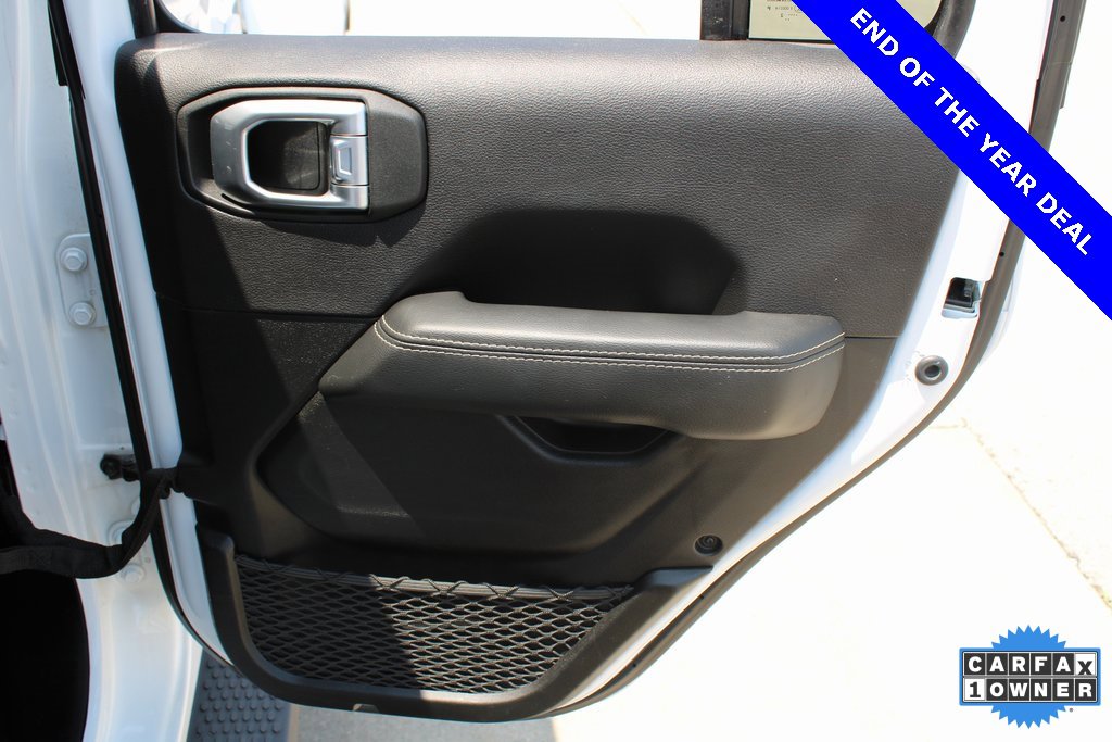 Used 2022 Jeep Wrangler Unlimited Sahara w/ Cold Weather Group image 23