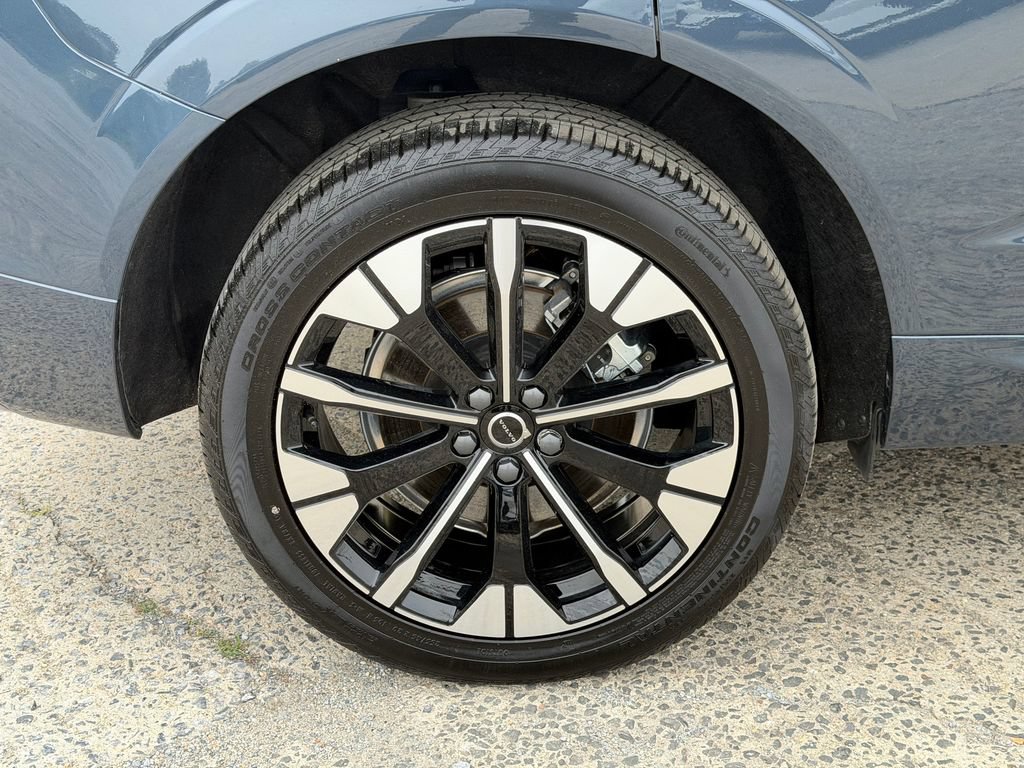 New 2026 Volvo XC60 T8 Plus w/ Protection Package Premier AWD/4WD image 6