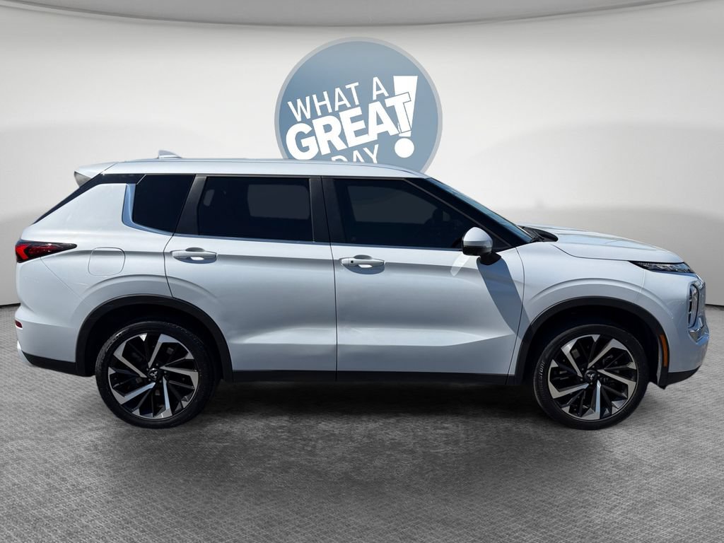Used 2024 Mitsubishi Outlander SE AWD/4WD image 2