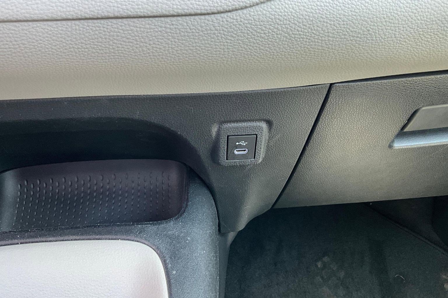 Used 2023 Toyota Corolla LE w/ Carpet Mat Package (TMS) FWD image 15