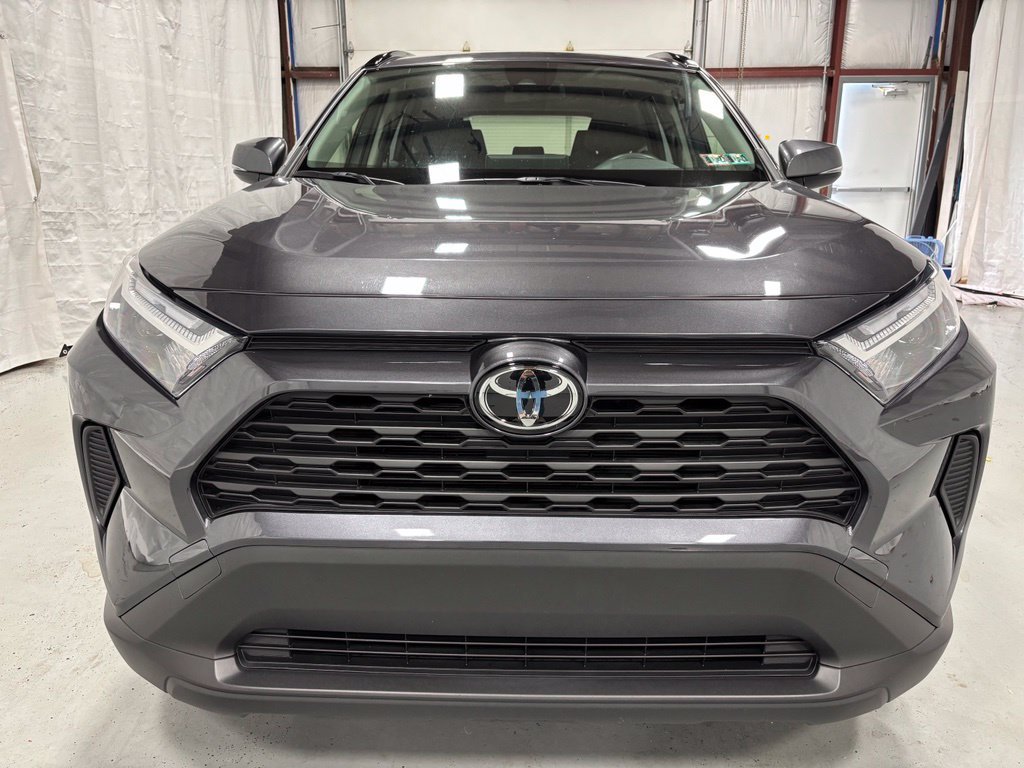 Used 2025 Toyota RAV4 XLE AWD/4WD image 2