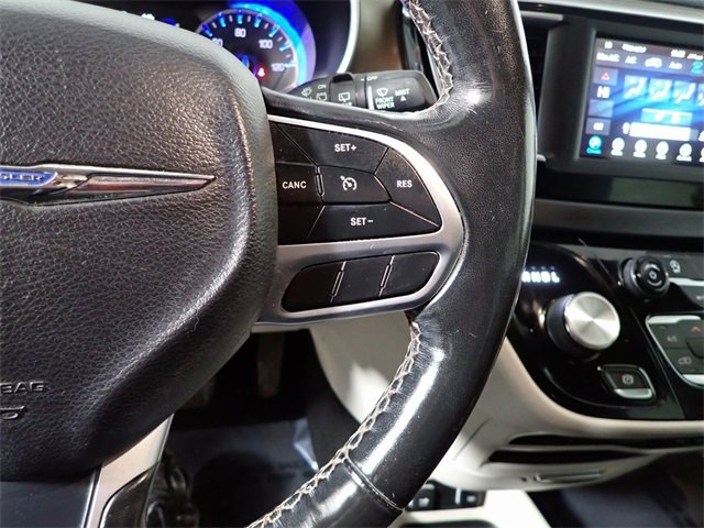 Used 2019 Chrysler Pacifica Touring-L image 26