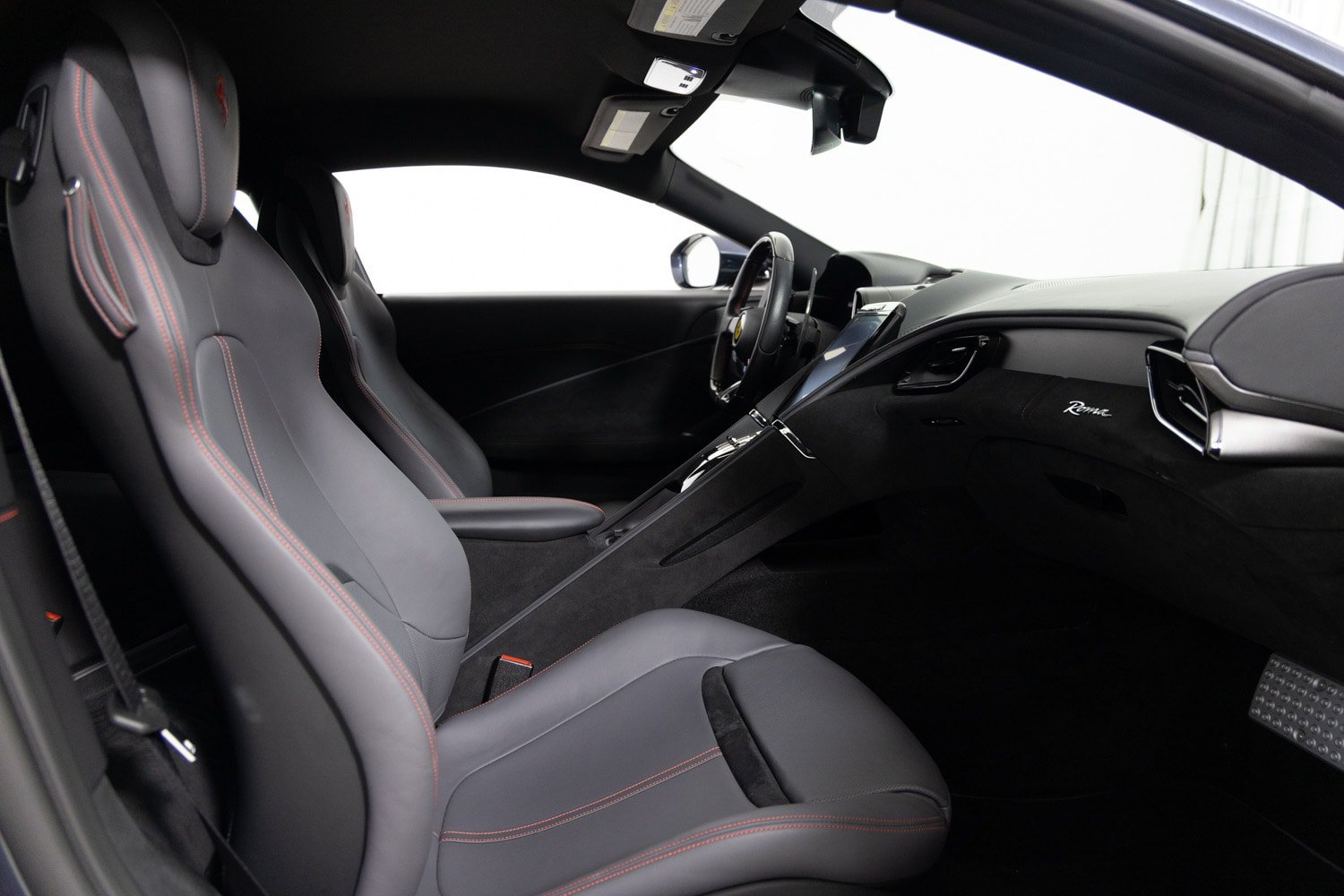 Used 2021 Ferrari Roma RWD image 22