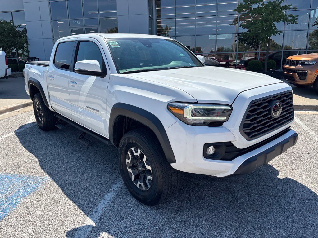 Used 2021 Toyota Tacoma TRD Off-Road w/ TRD Premium Off Road Package AWD/4WD image 6