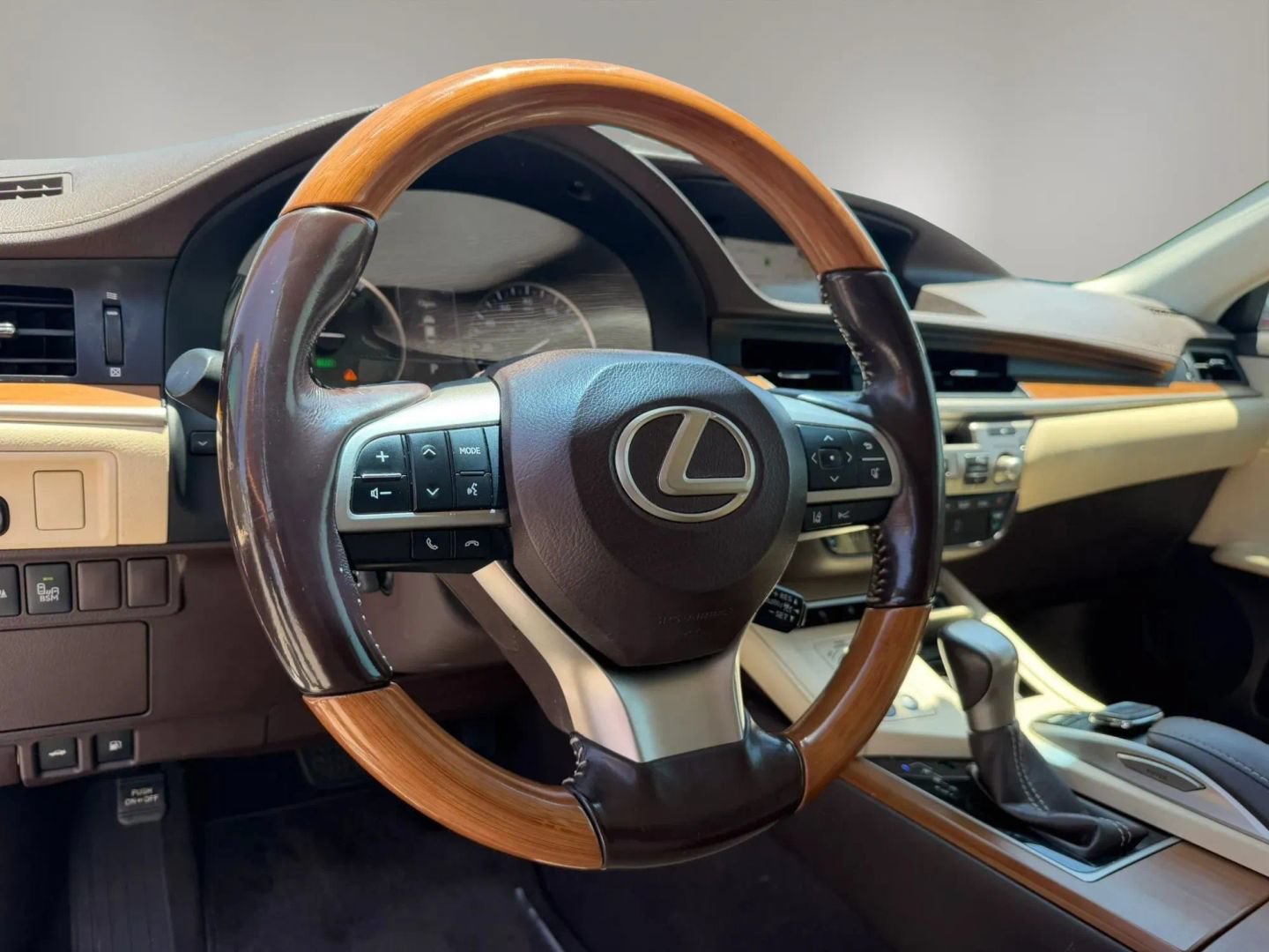 Used 2016 Lexus ES 300h w/ Luxury Package w/Wood Trim FWD image 11
