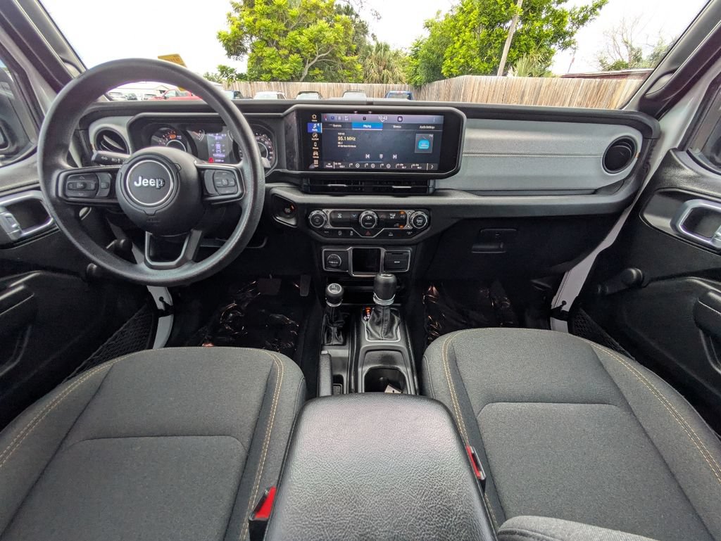 Used 2024 Jeep Wrangler Unlimited Sport AWD/4WD image 15