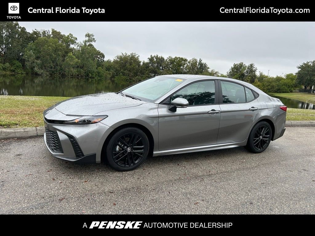Certified 2025 Toyota Camry SE image 1