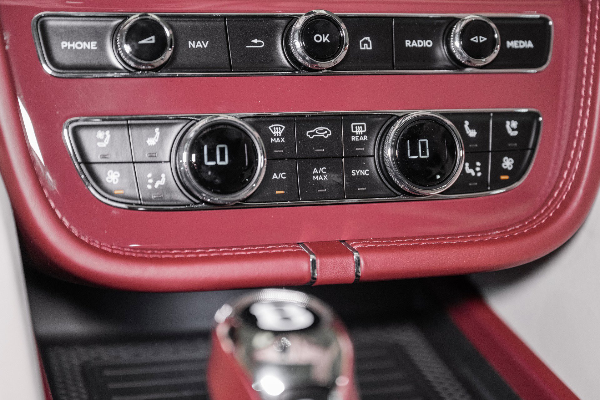 New 2025 Bentley Bentayga image 44