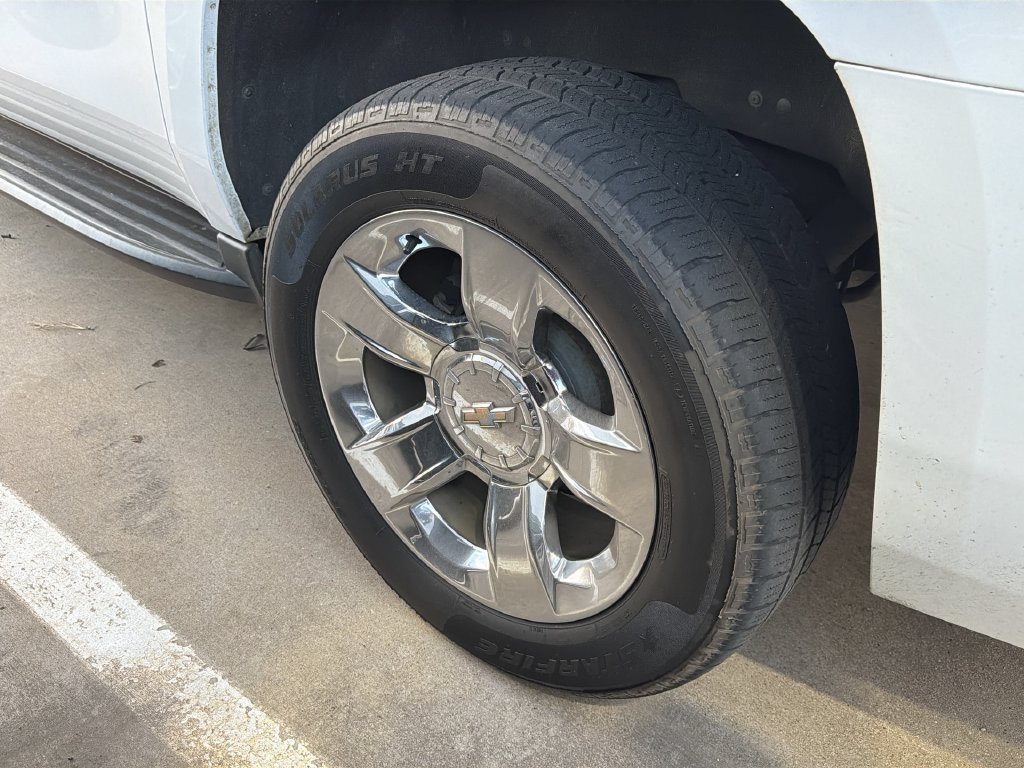 Used 2018 Chevrolet Suburban LT RWD image 5