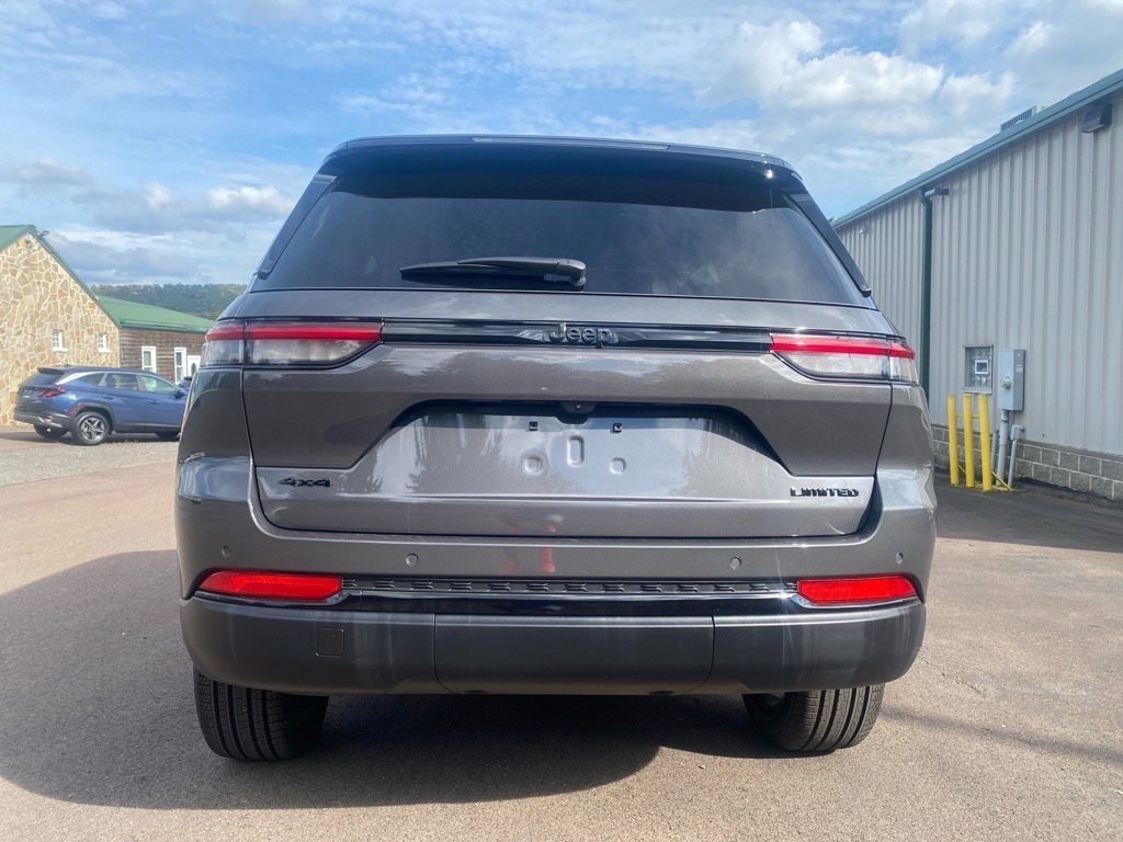 New 2025 Jeep Grand Cherokee Limited w/ Black Appearance Package image 4